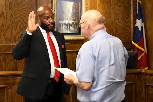 Eason sworn in by Judge Randy Daniel                                                                                                        